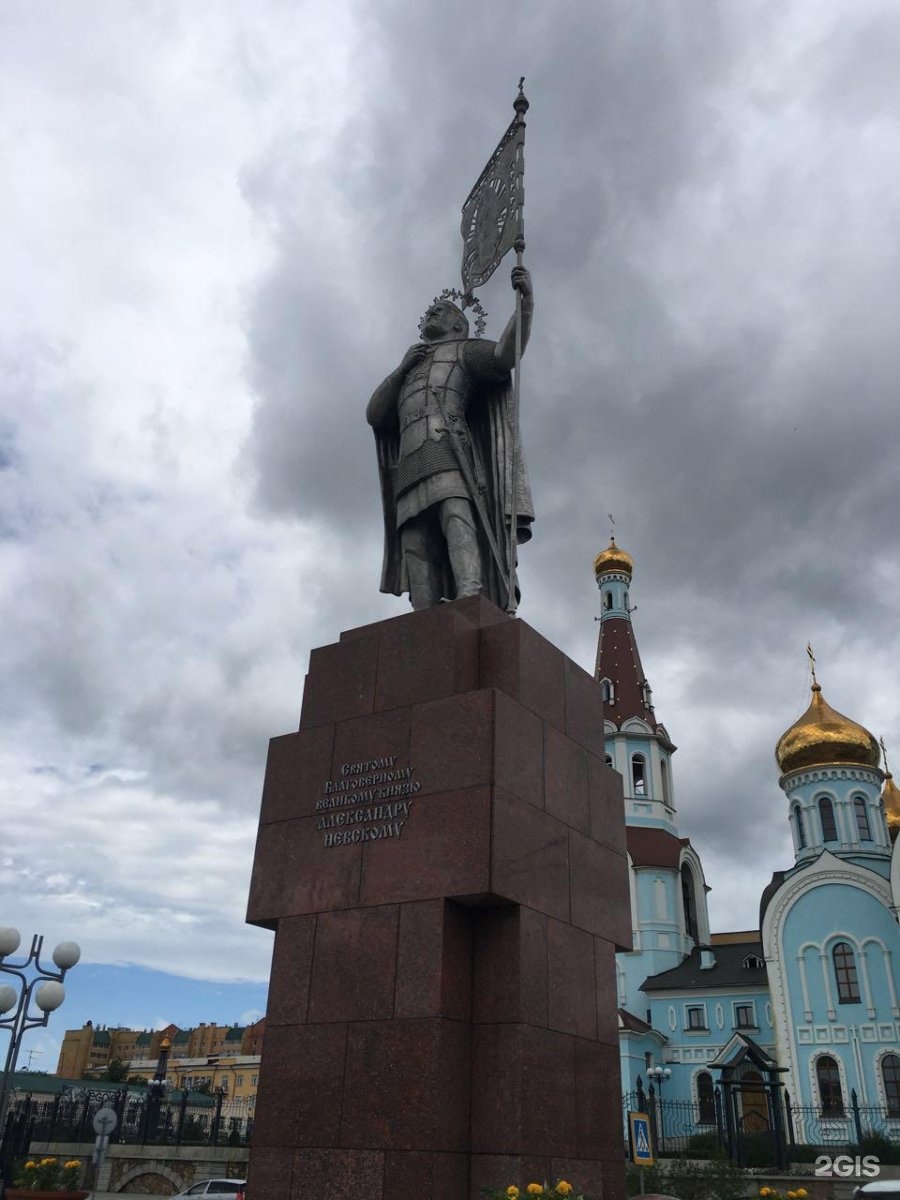 Памятник святому. Памятник святому благоверному князю Александру Невскому. Памятник Александра Невского в Чите. Чита памятник Александру Невскому храм. Памятник князю Александру Невскому в Чите.