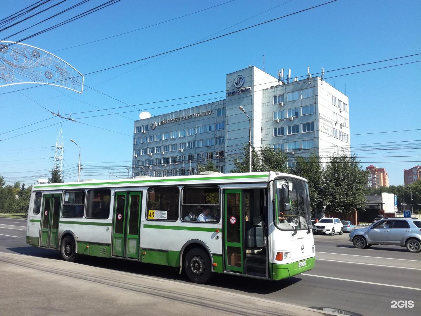 Общественный транспорт красноярск. Автобус 43 Красноярск. Автобус 1 Красноярск. Шинный перекресток Красноярск.