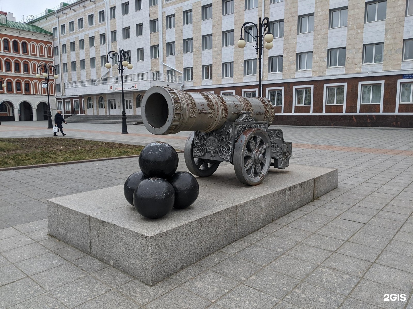 Памятник царь пушка в Москве