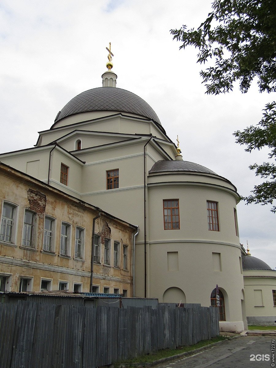 Храм в зеленой роще. Храм в зеленой роще Екатеринбург. Церковь Екатеринбург храм зеленая роща. Музей в зеленой роще Екатеринбург. Краеведческий музей Свердловский в Новотихвинском монастыре.