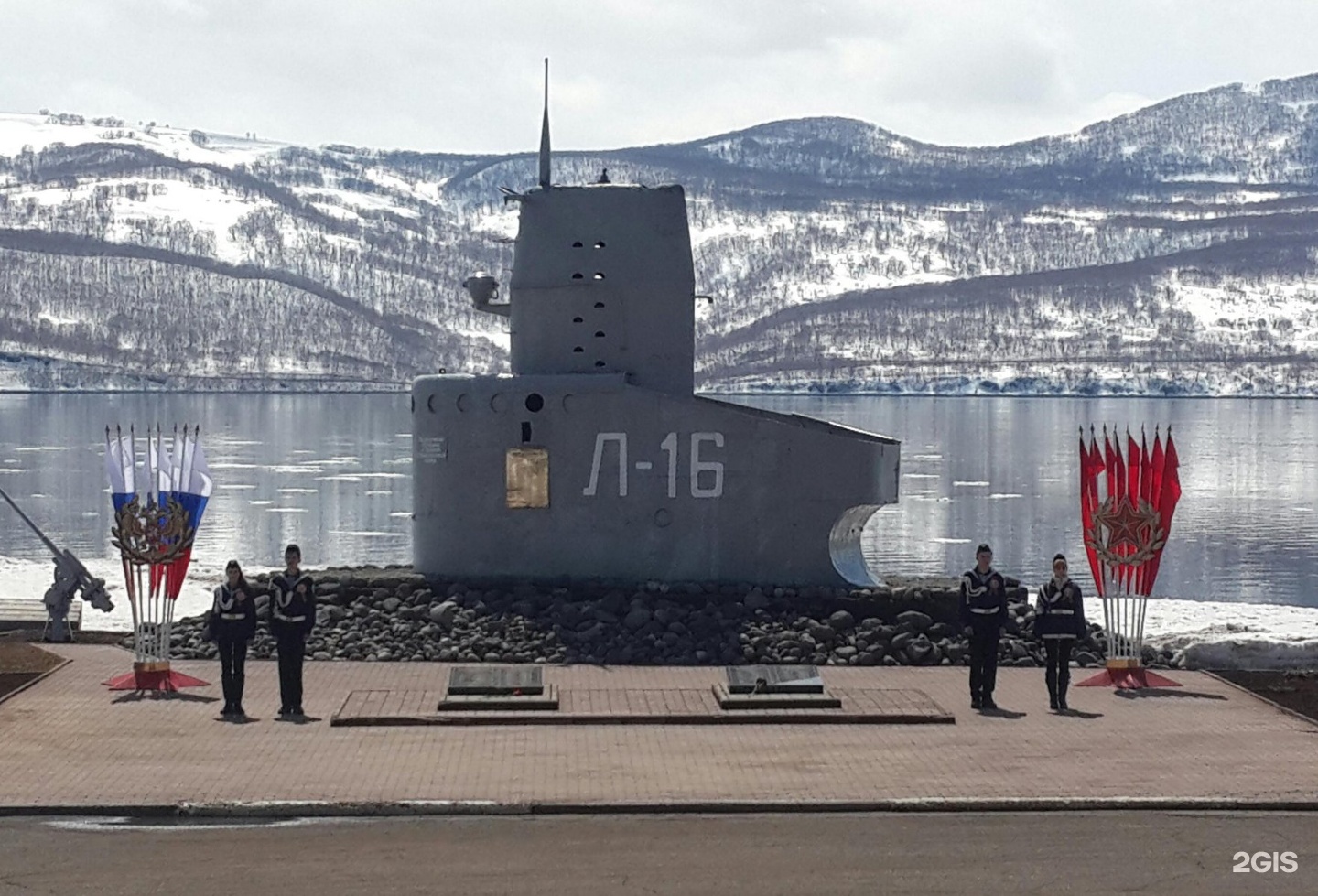 Л 16. Л16 Вилючинск. Памятник л 16 в Вилючинске. Доф Вилючинск Камчатка. Вилючинск поселок Рыбачий памятник морякам.