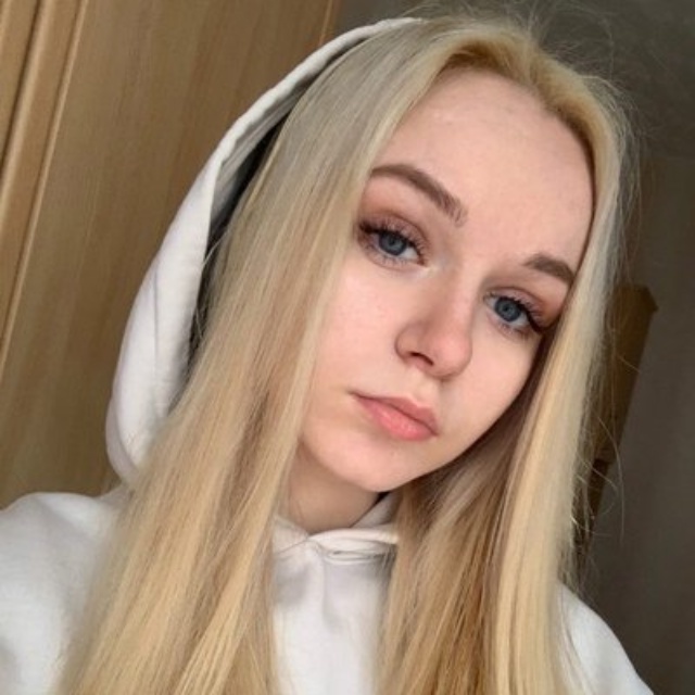 Blonde Streamer