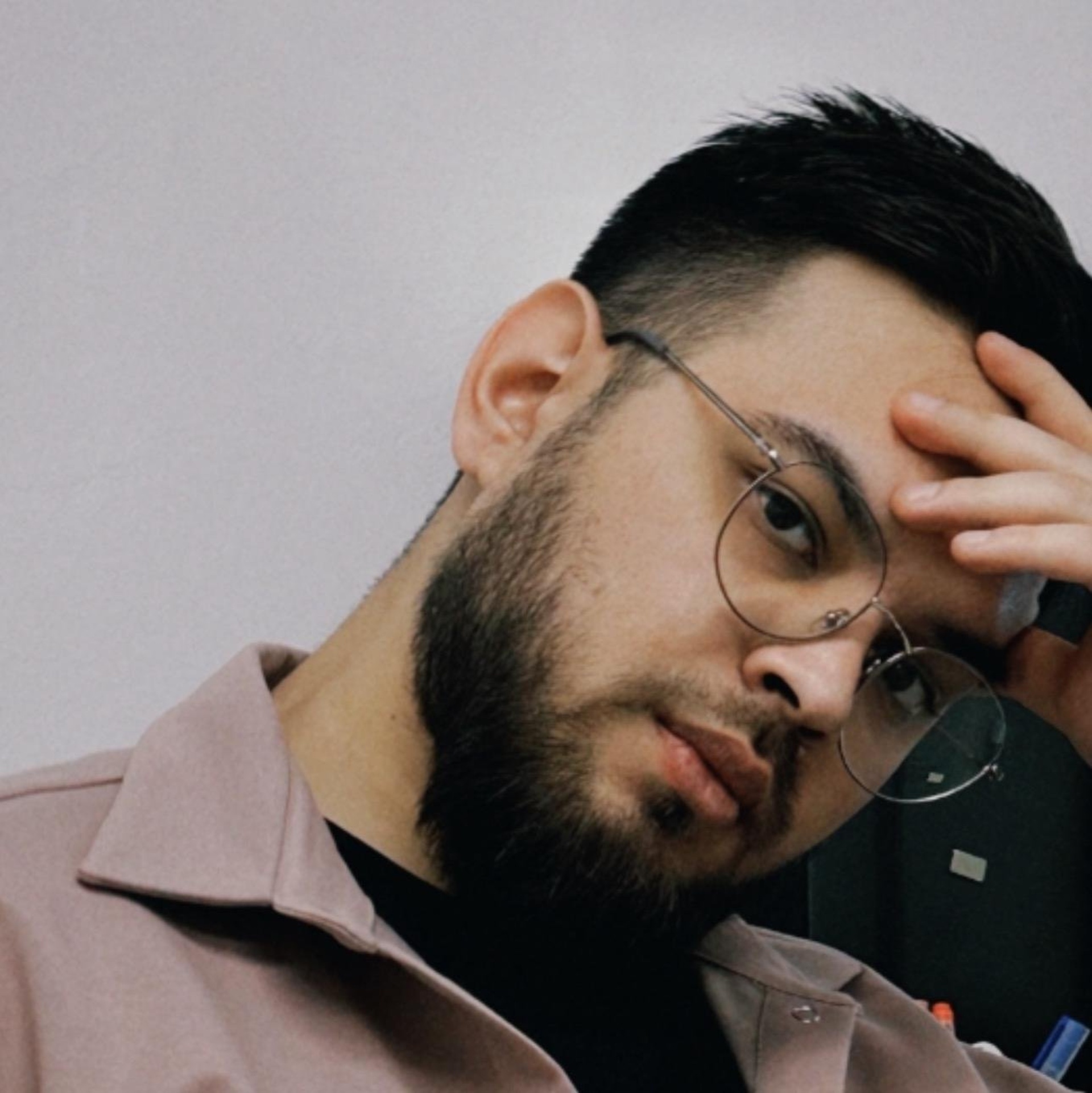 Релаксация және секс үшін саяхатшылар Порнодағы ескі және жас гейлер