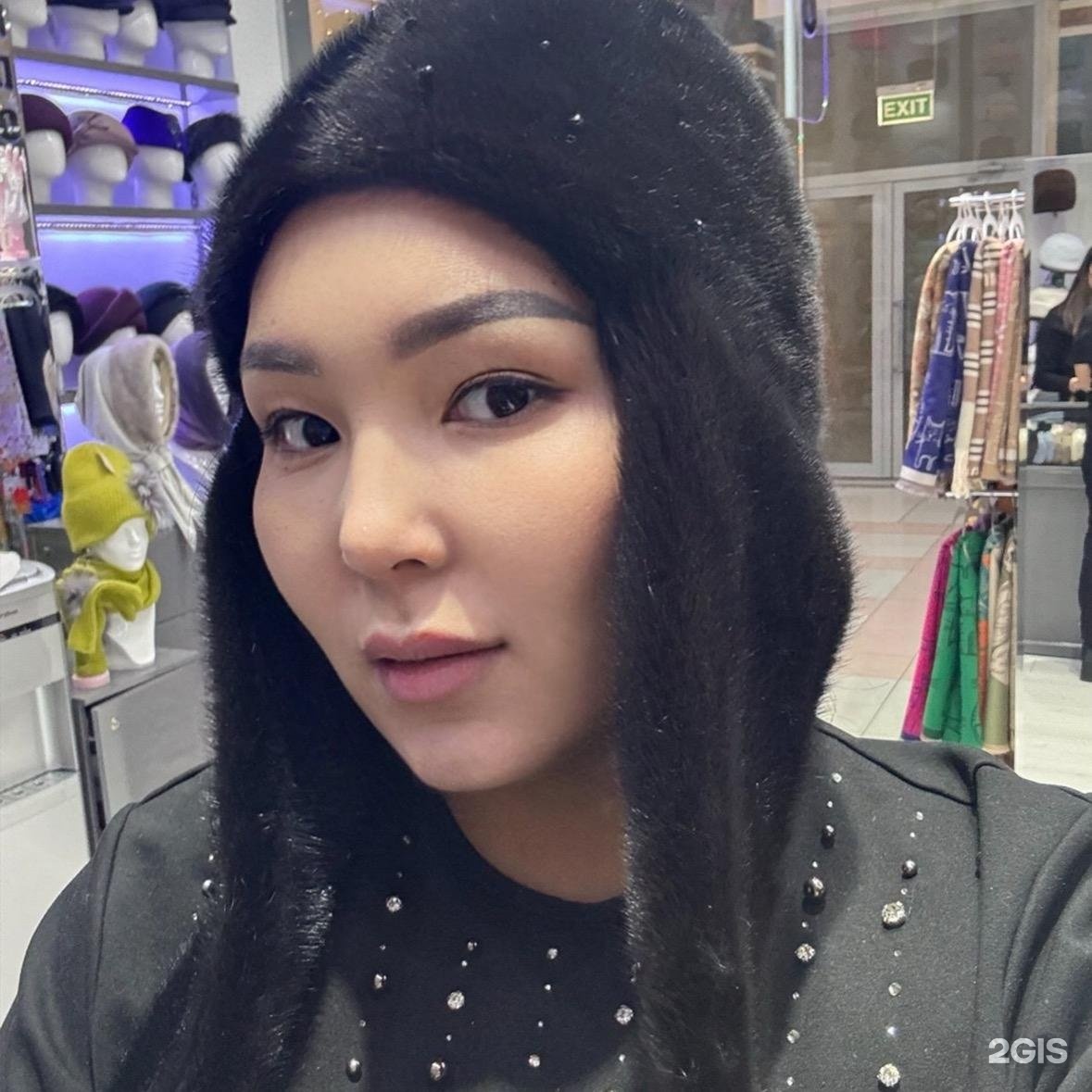 Мұртты әдемі жігіттермен секс Порно еркектер бір-бірін сиқырлайды