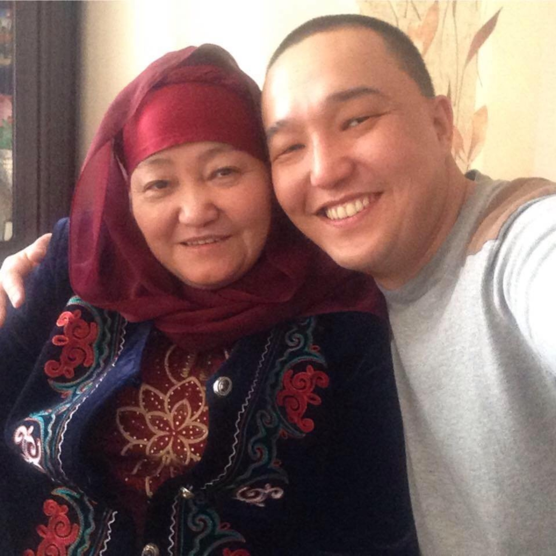 Мастарды Желіде жеке порноны алмастыратын серіктес