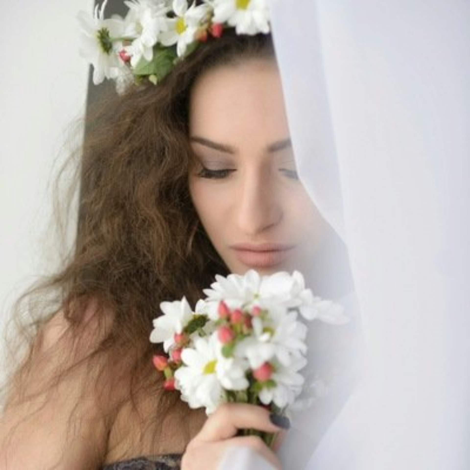 Әскери комиссариатта жігіт жыныс мүшесін көрсетеді.