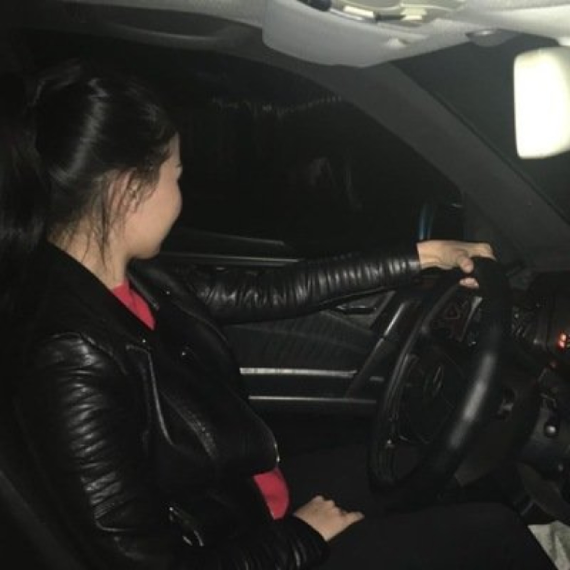 Холли Валенс аяқ фетиші Мәскеуде 500 рубльге анальды секс