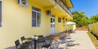 Гячрыпш: Отель Лазурь