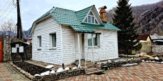 Слюдянка: Коттедж Серебряный источник