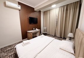 Отель DE LUXE PLAZA в Алматы