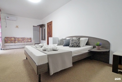 Витязево: Коттедж Белое солнце