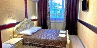 Хоста: Отель Золотой лотос