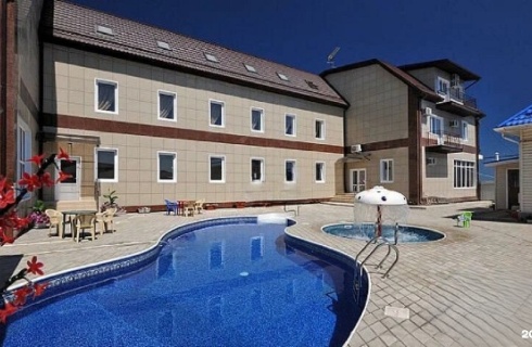 пос. Кучугуры: Отель Атлет