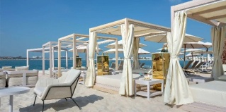 Dubai: Курортный отель Radisson Beach Resort Palm Jumeirah