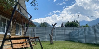 Теберда: Коттедж Шале у реки